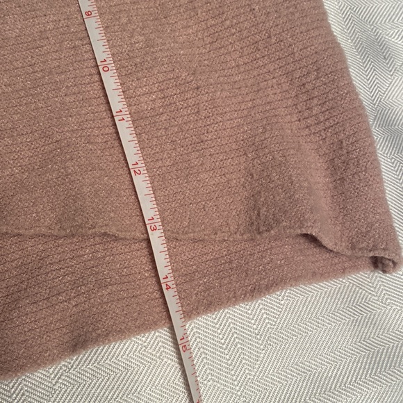 Cropped Sweater - Picture 5 of 7